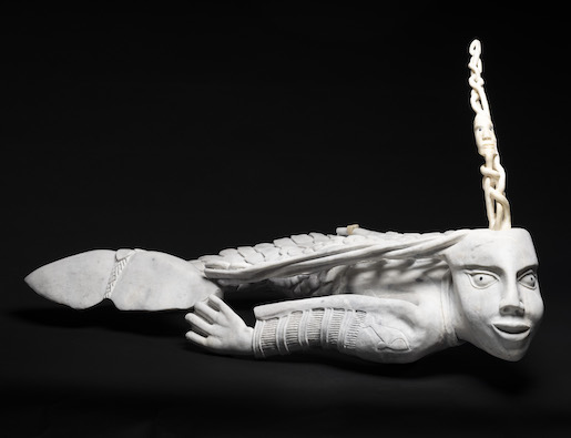 Die Meeresgöttin Sedna kommt in vielen Gestalten daher. Eine Marmorstatue von Bart Hanna Kappianaq, 2015. Cerny Inuit Collection © Museum Cerny.